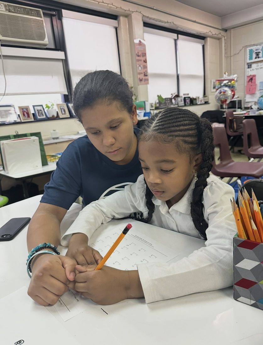 One-on-one learning support at a table